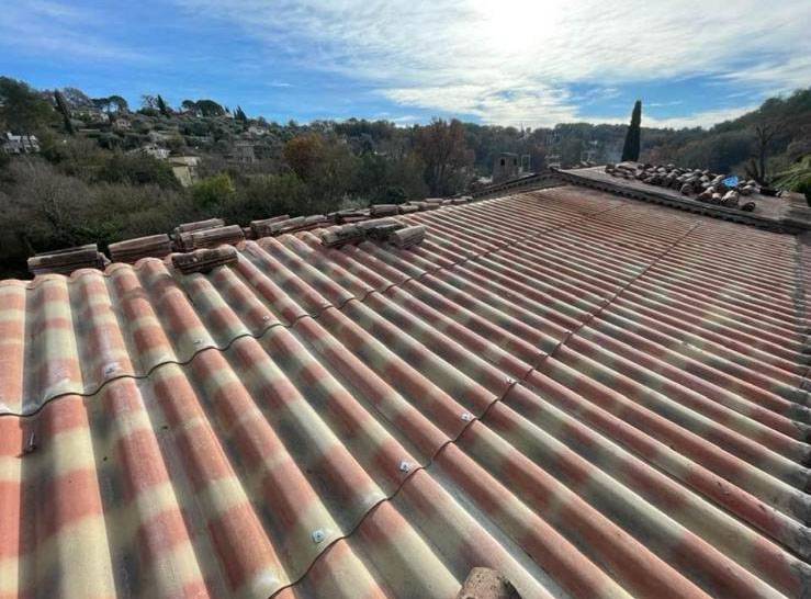 Société de couverture près de Ampus